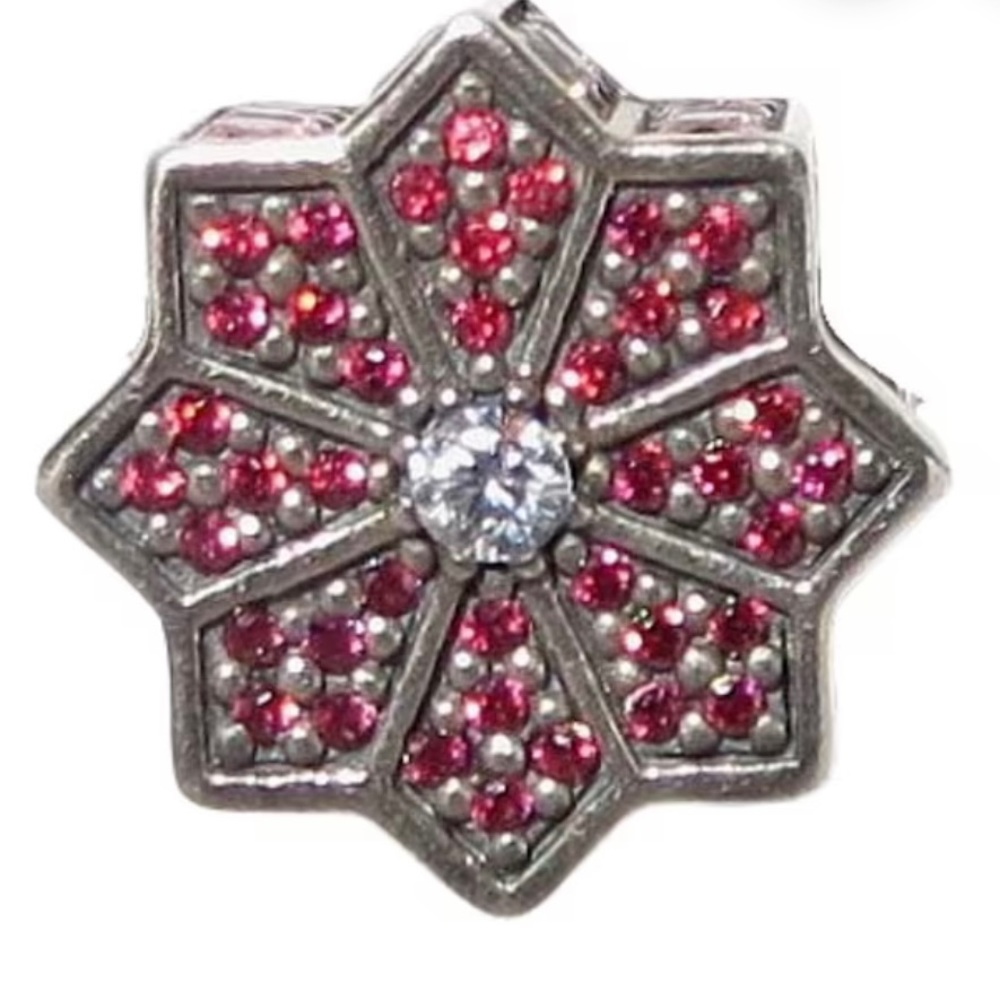 Pandora poinsettia charm - Picture 3 of 3